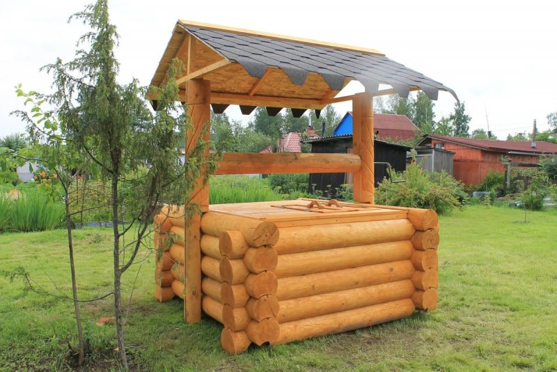 Колодезный домик из бревен