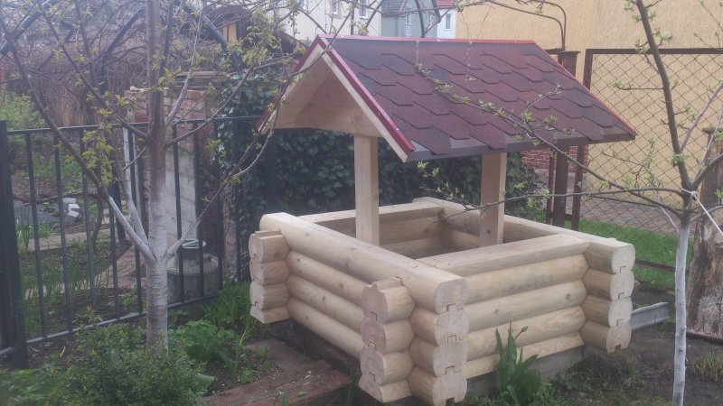 Верхняя часть колодца из сруба