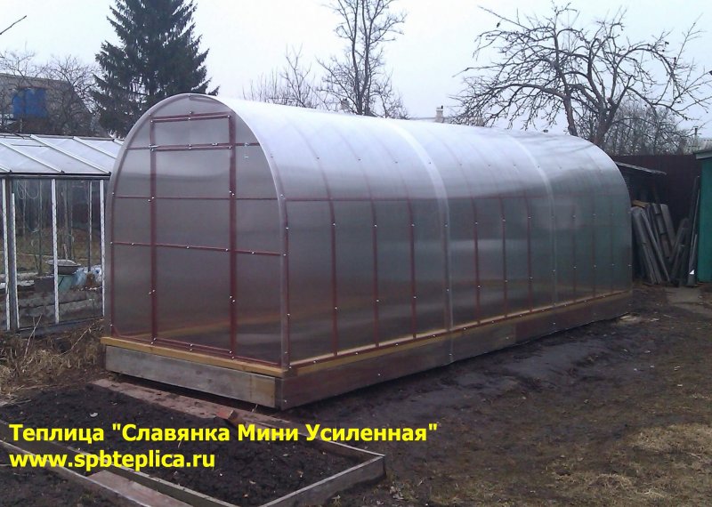Бетонный фундамент для теплицы из поликарбоната