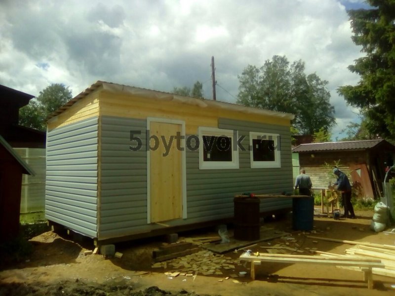 Крыши бытовок из металлочерепицы