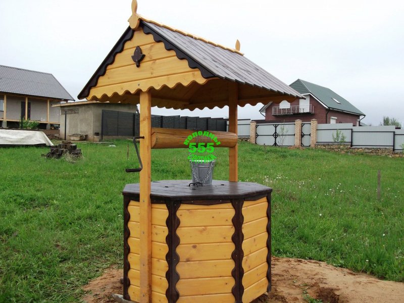 Домик для колодца каменный