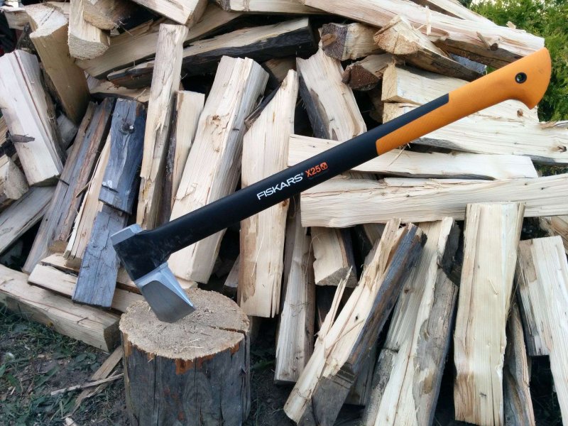 Топор-колун fiskars 25