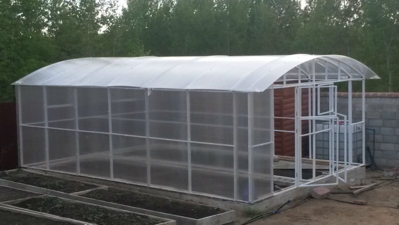 Теплица с крышей из профнастила