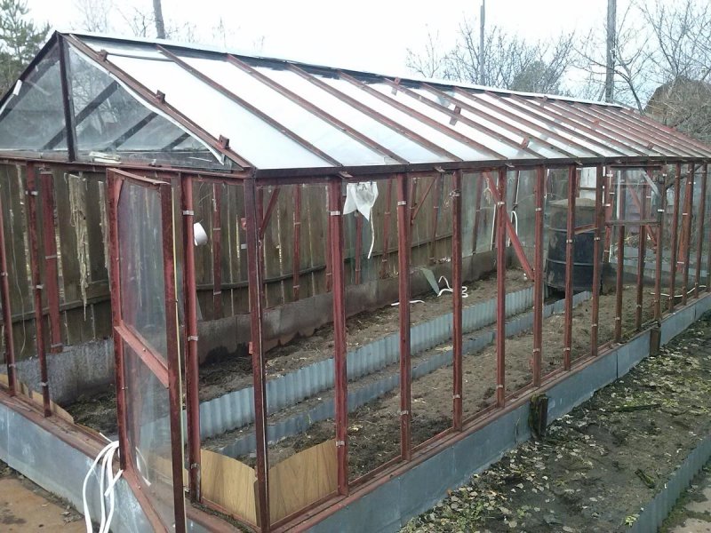 Парник из металлических уголков