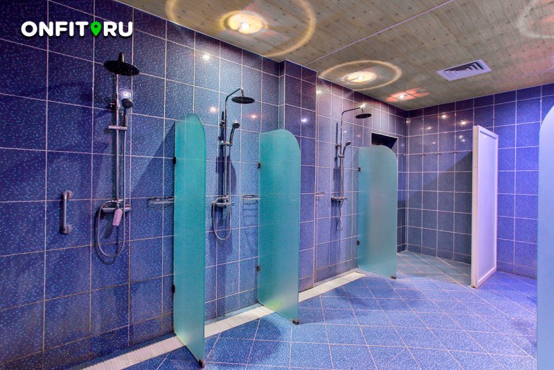 Душевая в фитнес центре