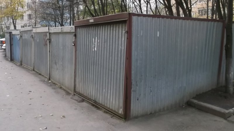 Гараж Ракушка во дворе