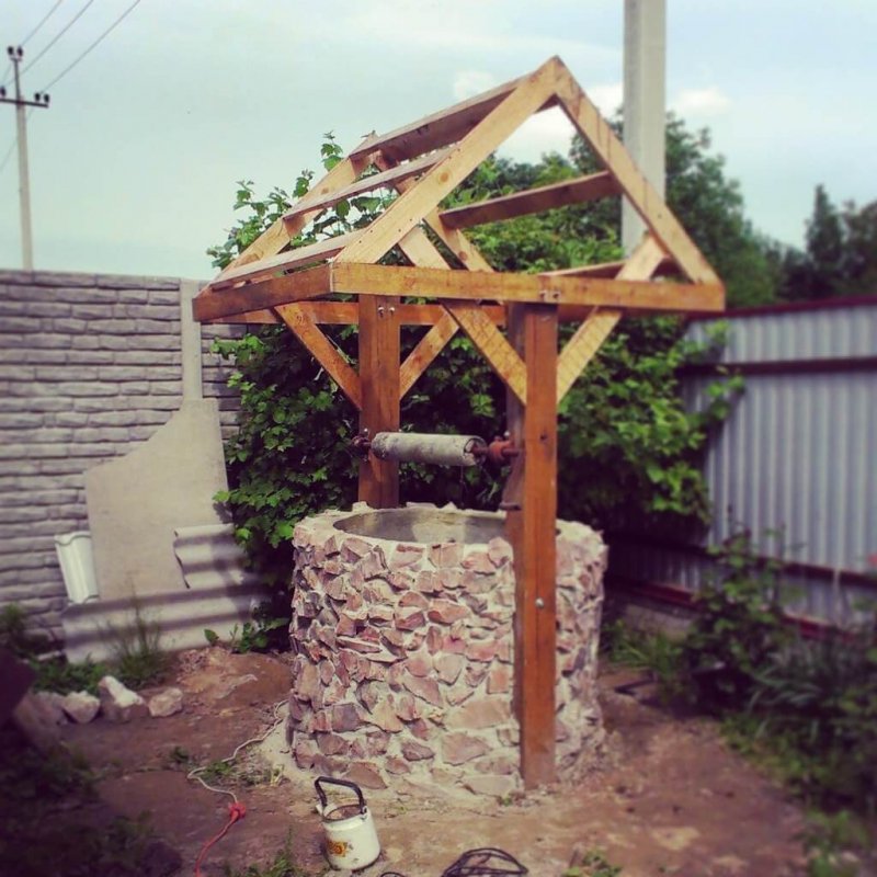Красивые деревянные колодцы