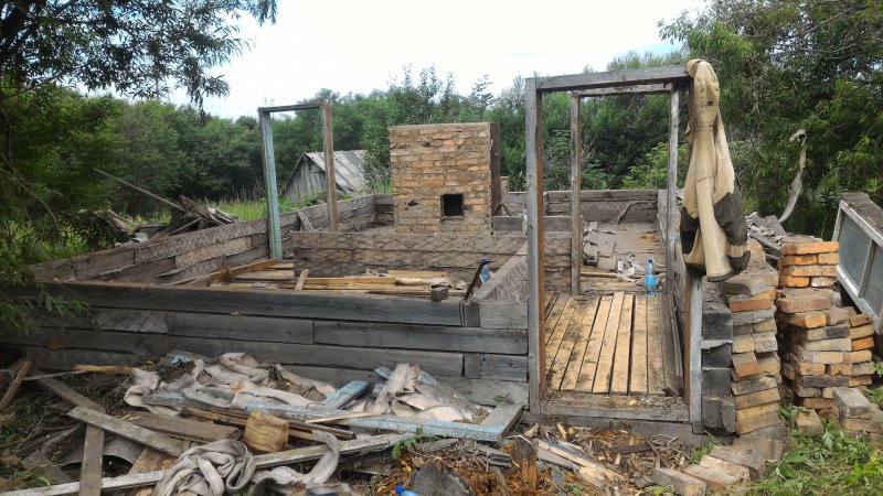 Сарай из шпал