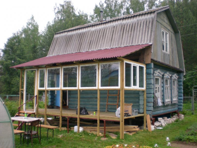Закрытая веранда в деревенском доме