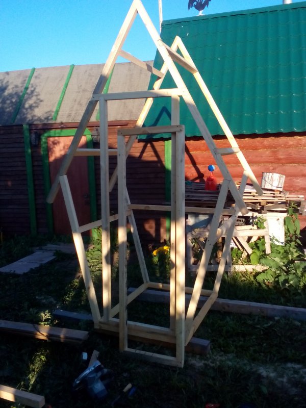 Каркас дачного туалета ромб
