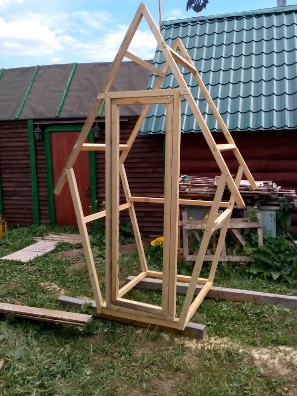 Каркас деревянного туалета