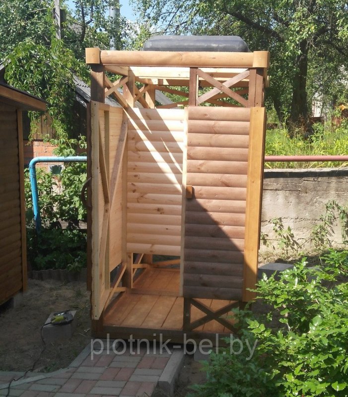 Душевая кабина из дерева летняя