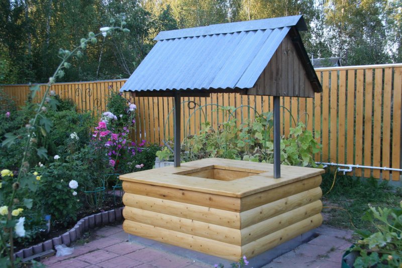 Декоративный колодец из камня