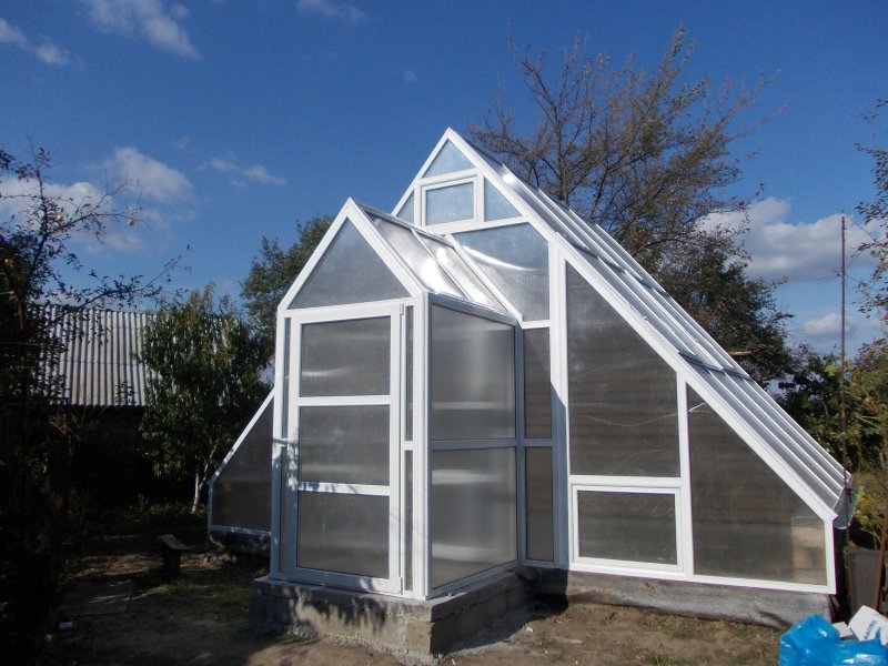 Парник из оконных рам