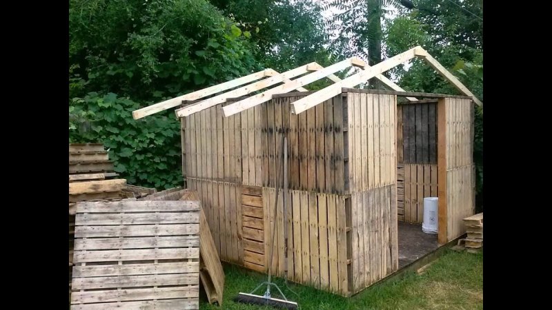 Сарай для птицы из поддонов
