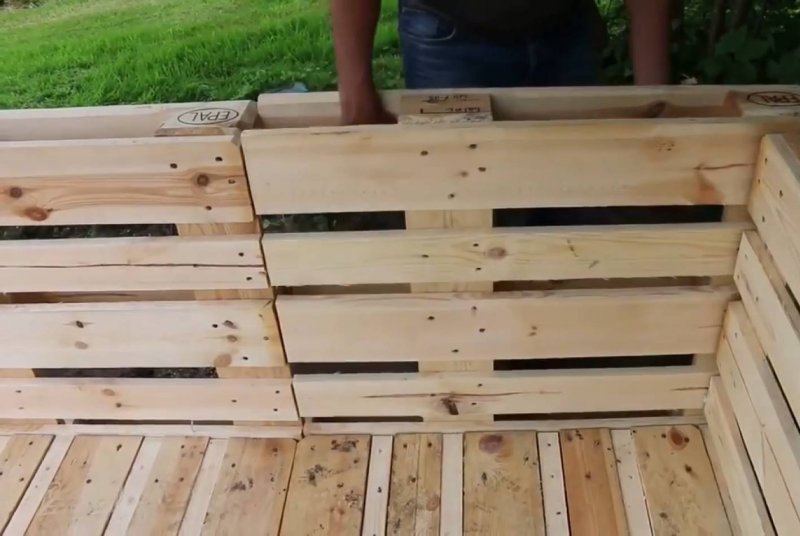 Теплодымокамера из поддонов