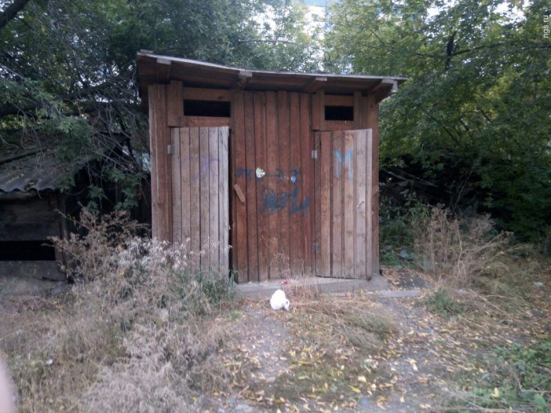 Сельский общественный туалет