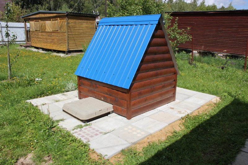 Колодезный домик из профнастила