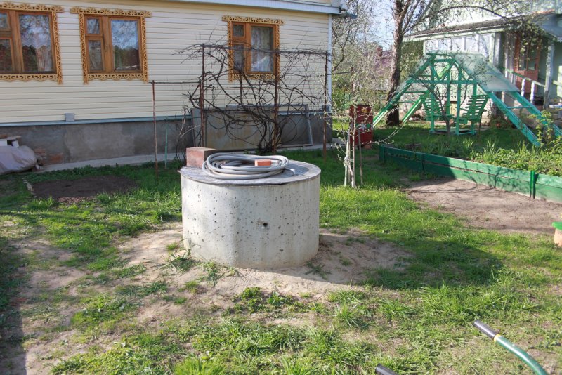 Колодец с водой на участке