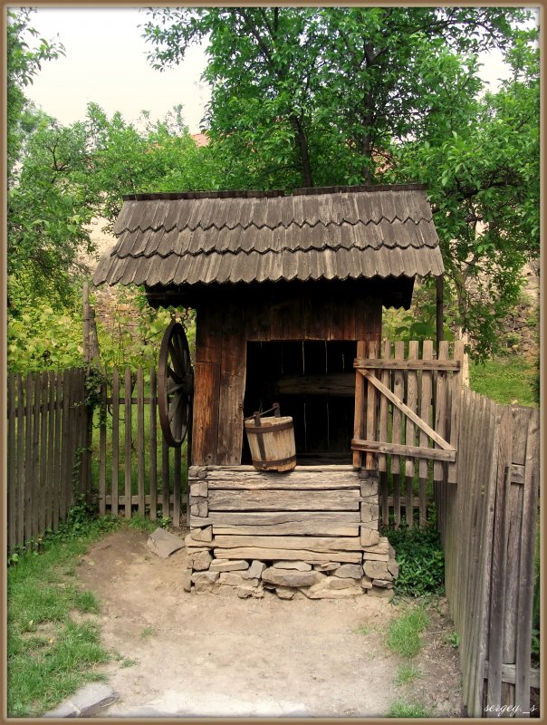 Старинный колодец