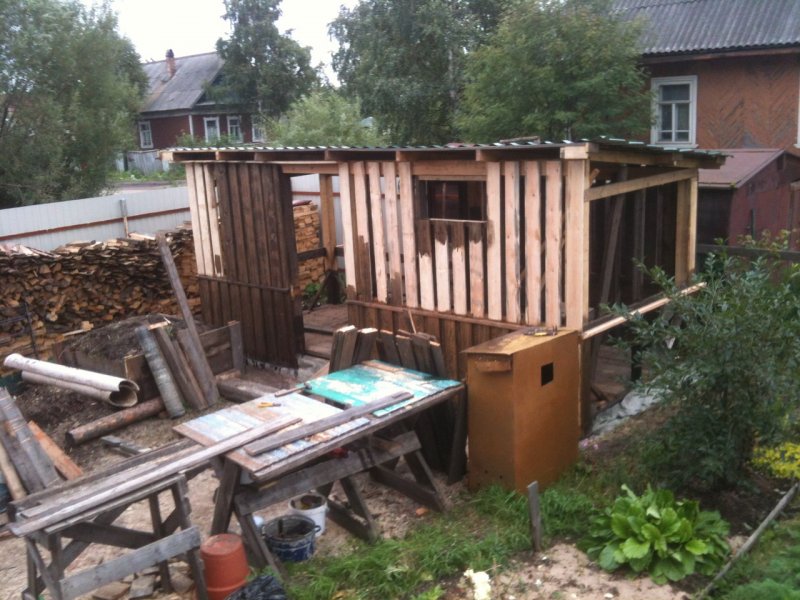 Домик из поддонов