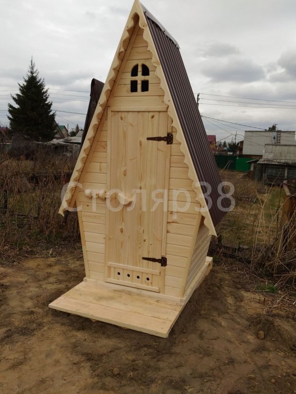Деревянный туалет избушка