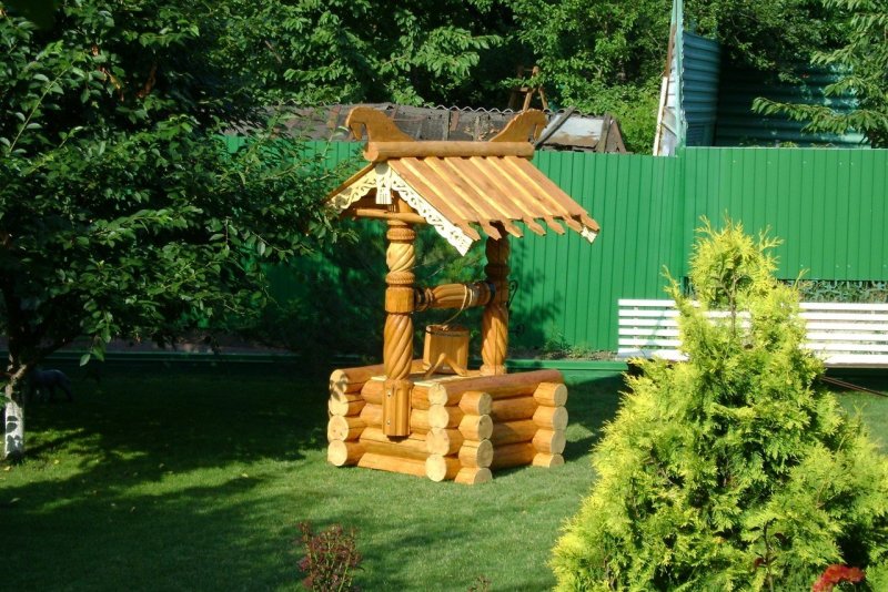 Красивые деревянные колодцы