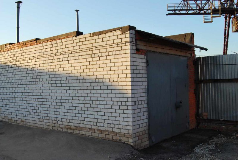 Крыша кирпичного гаража
