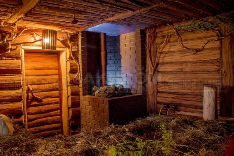 Черный сарай из необрезной доски