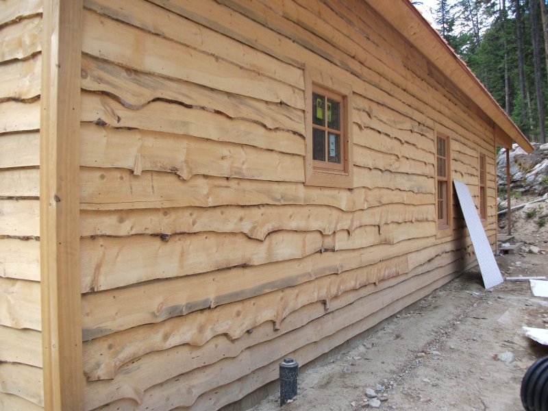Сарай из бревен