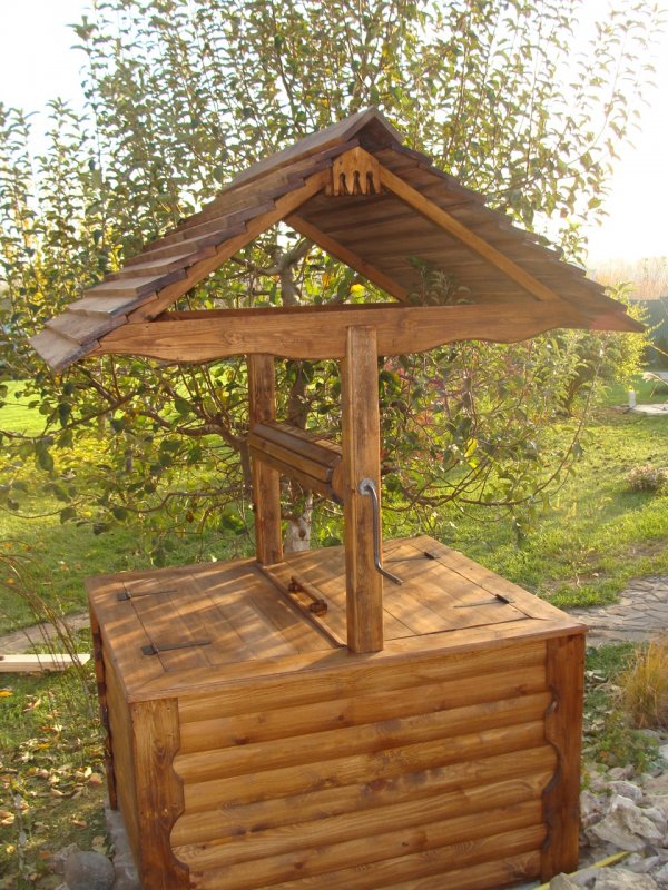 Декоративный колодец из бруса