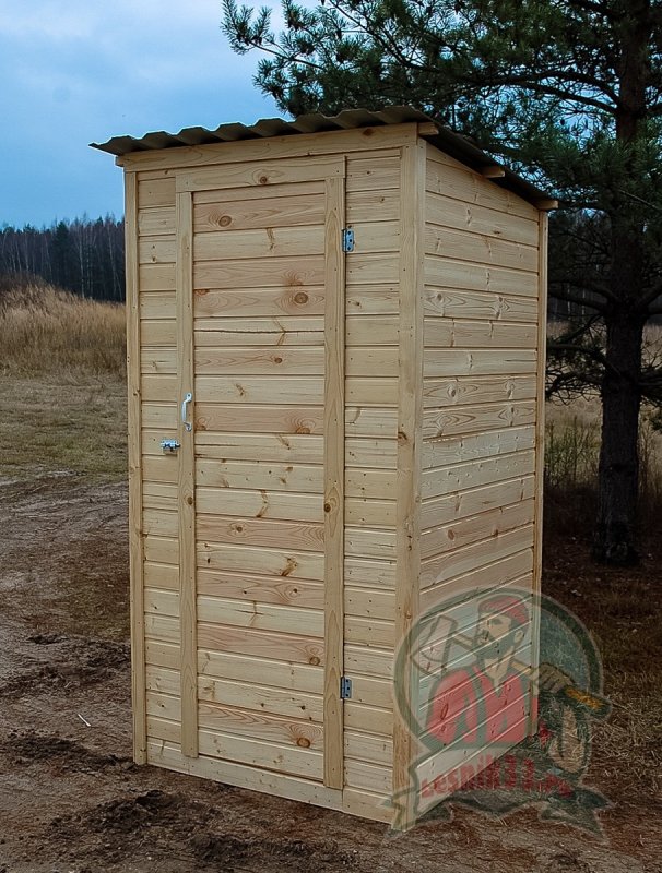 Деревянный туалет с душем