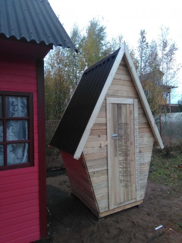 Деревянный туалет