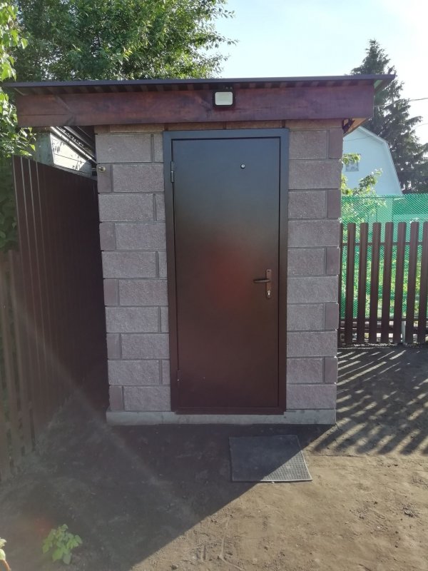 Туалет из кирпича