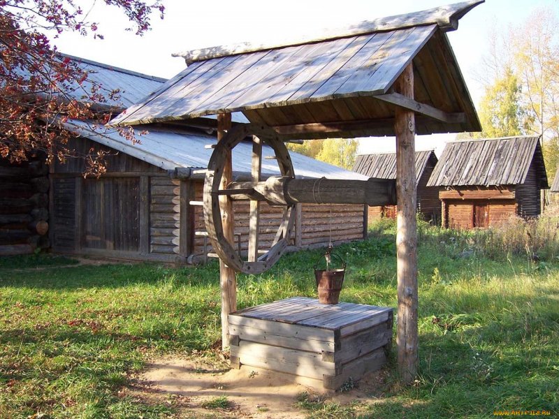 Старые колодцы в деревнях
