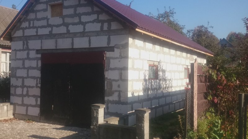Гараж из газобетона с односкатной крышей
