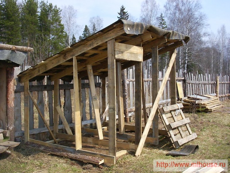 Каркас из бревен для сарая