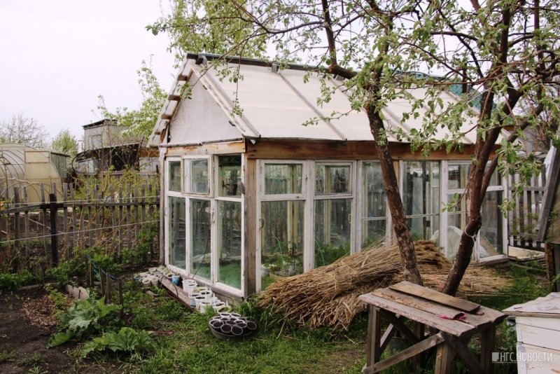 Беседка из оконных рам
