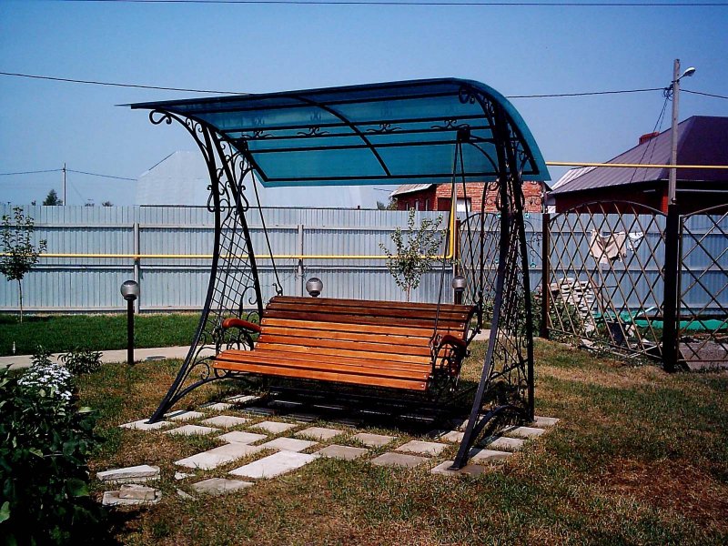 Садовые качели из металла