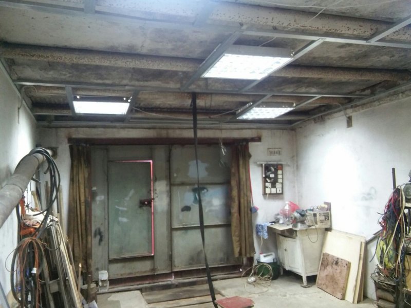 Потолок в кирпичном гараже