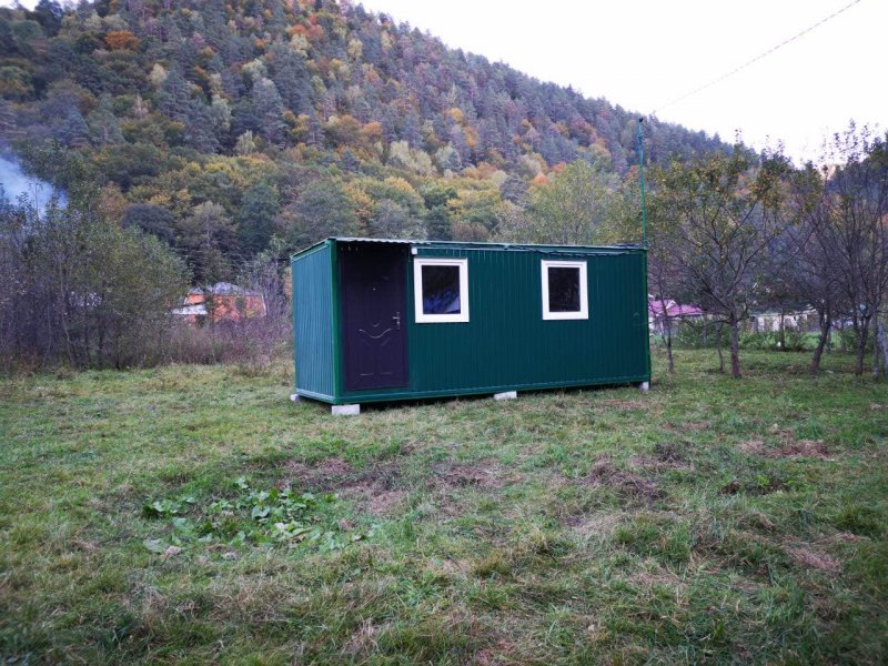Вагончик зеленый для дачи