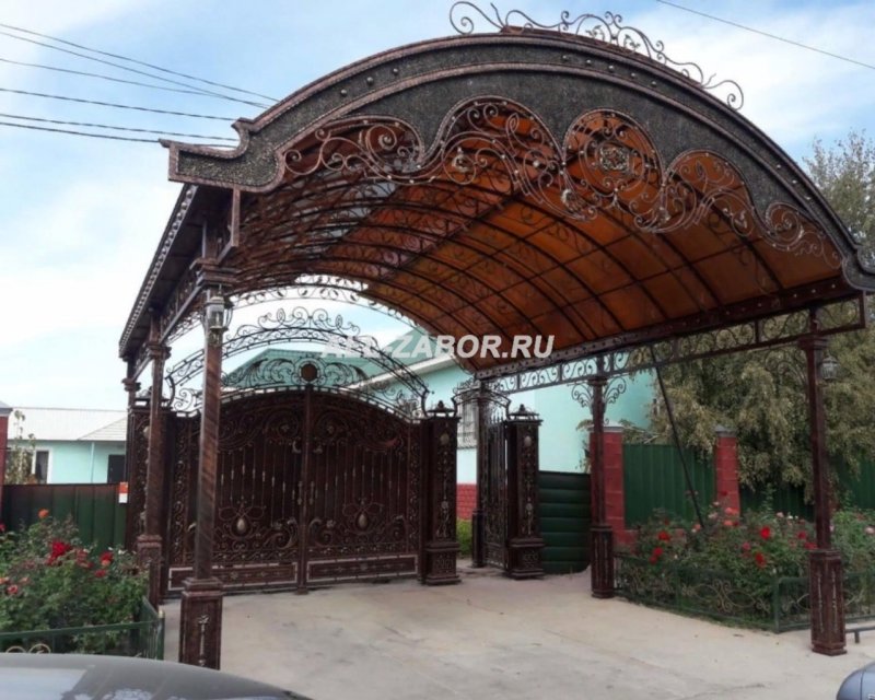 Арочный навес с ковкой