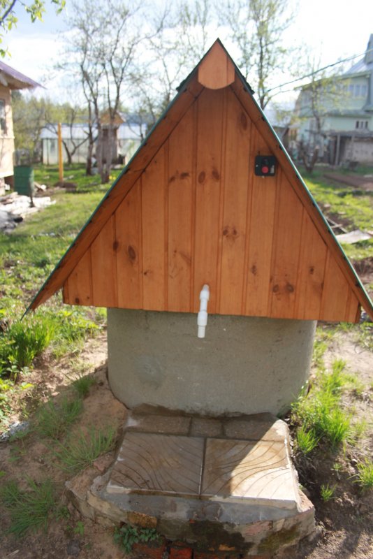 Декоративный колодец из кирпича