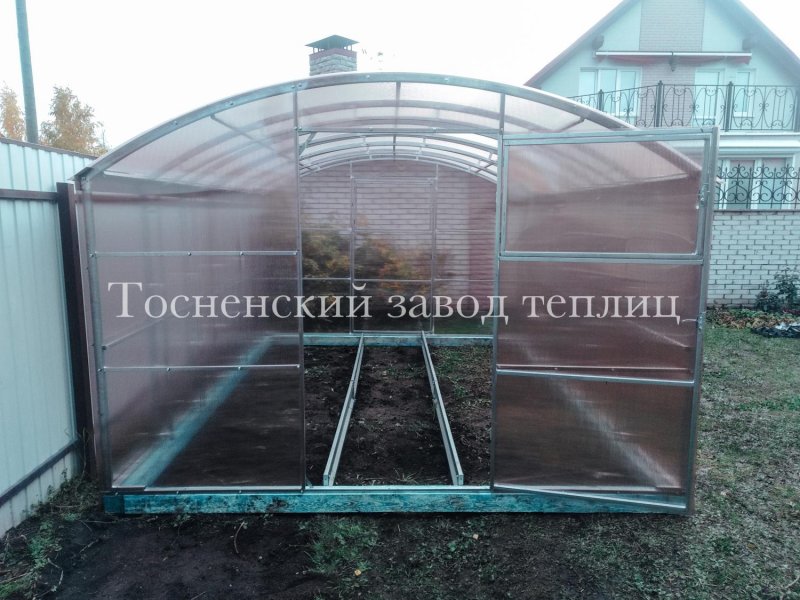 Теплица из металлических труб