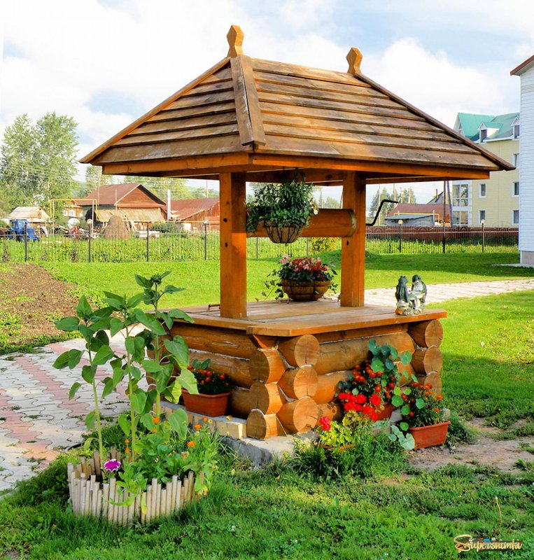 Красивые дачные колодцы