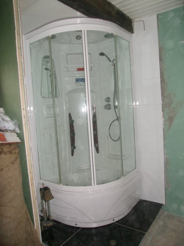 Душевая кабинка в дачный дом