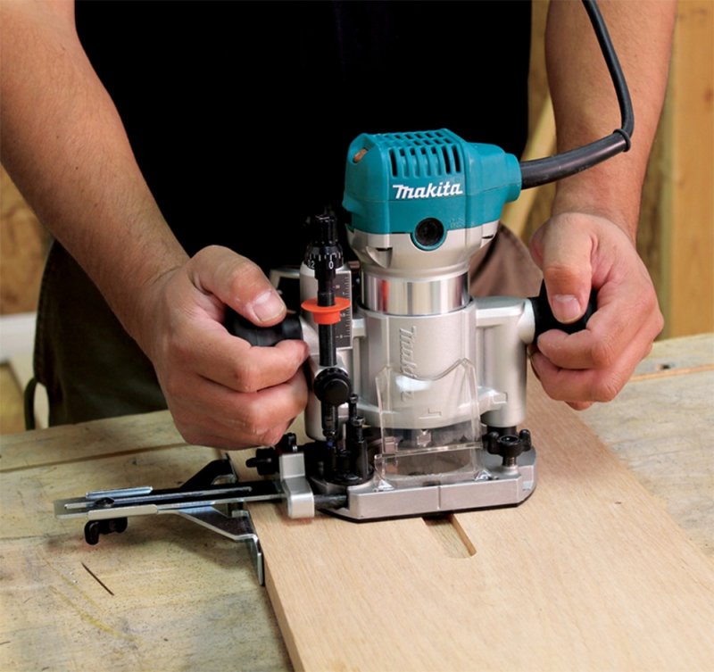 Фрезер Makita rt0700cx2