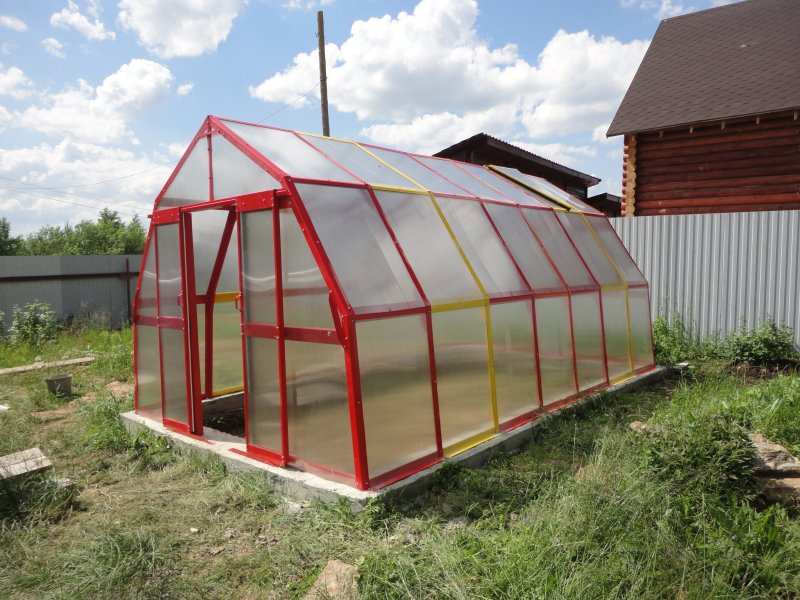 Теплица из поликарбоната капелька