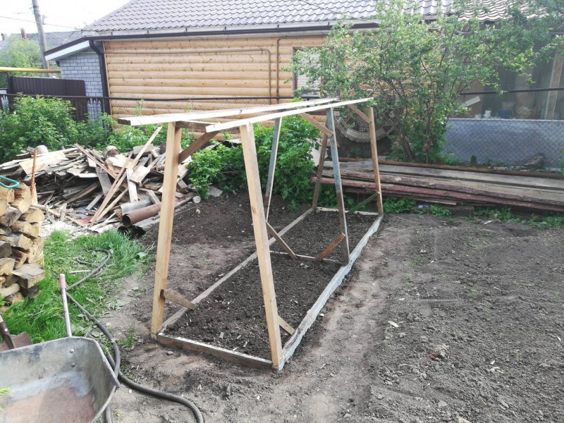 Деревянный каркас для огуречника