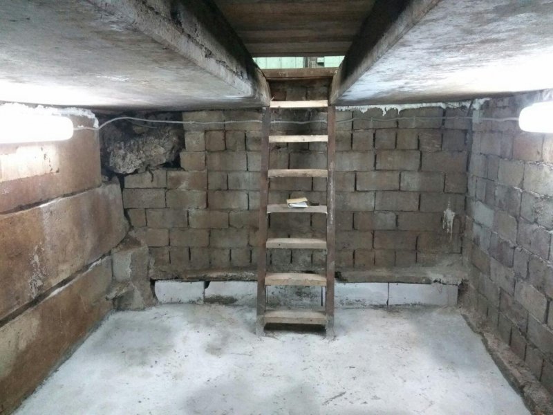 Погреб в гараже